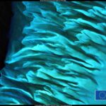 Satellitenbildaufnahme der Unterwasserdünen der Great Bahama Bank