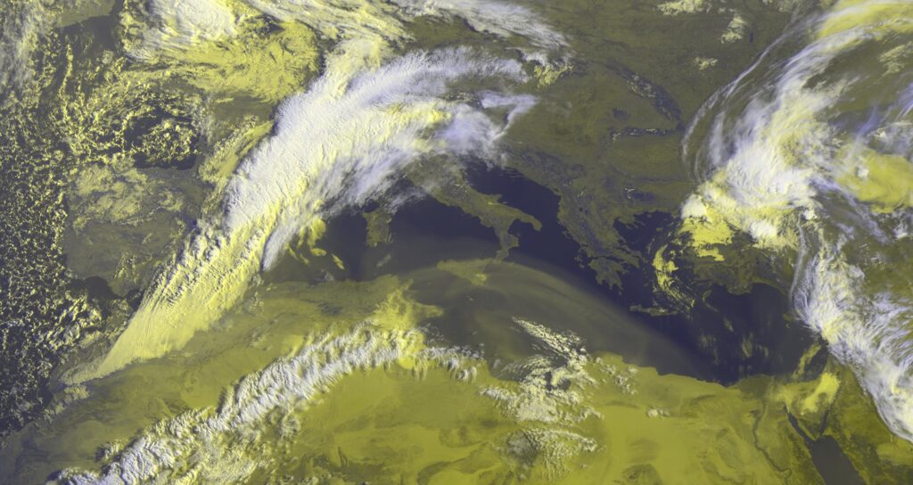 Satellitenbild zeigt Sahara Staub über Südeuropa