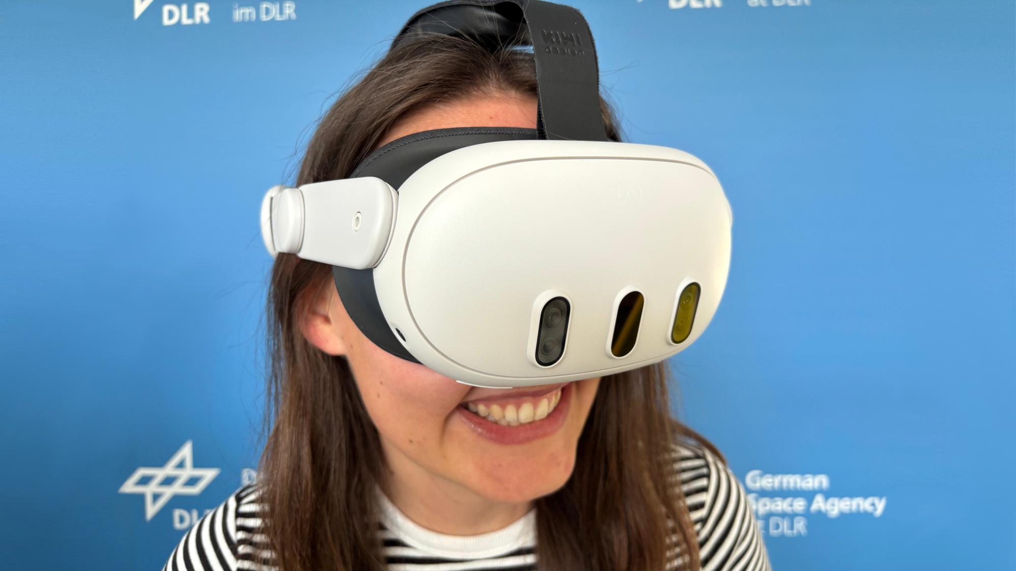 Foto Person benutzt VR-Brille